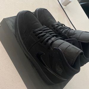 Jordan 1 Mid suede 
Triple Black (2020)